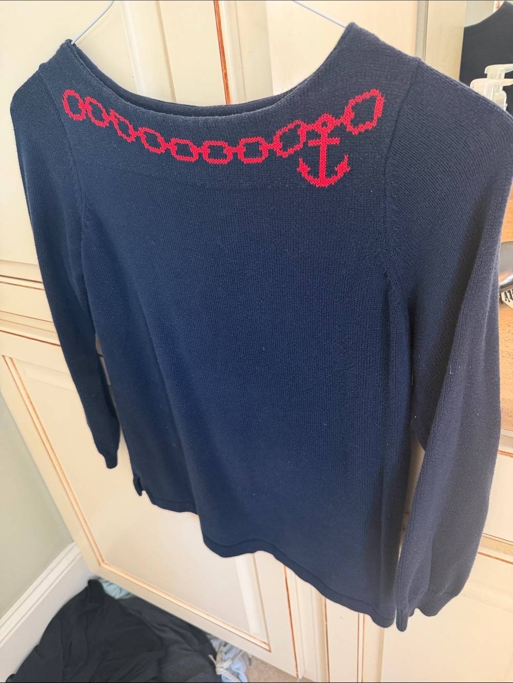 Sweater neckline identification